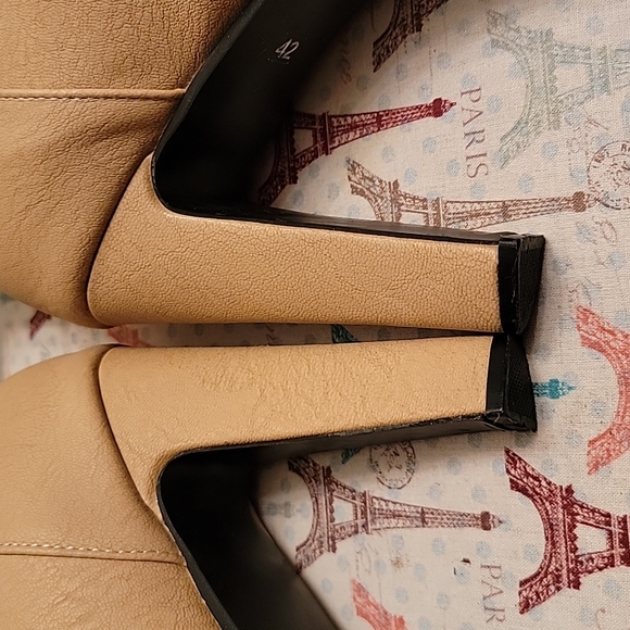 Tall ankle boots (black, and cream) - Picture 8 of 16